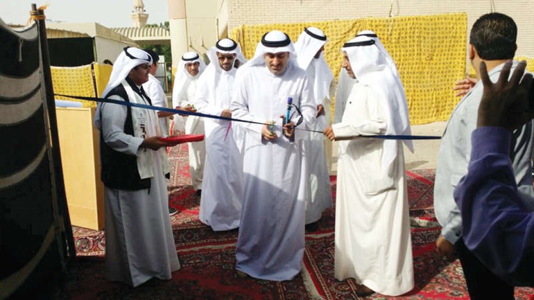  بن غيث مفتتحا الخيمة
