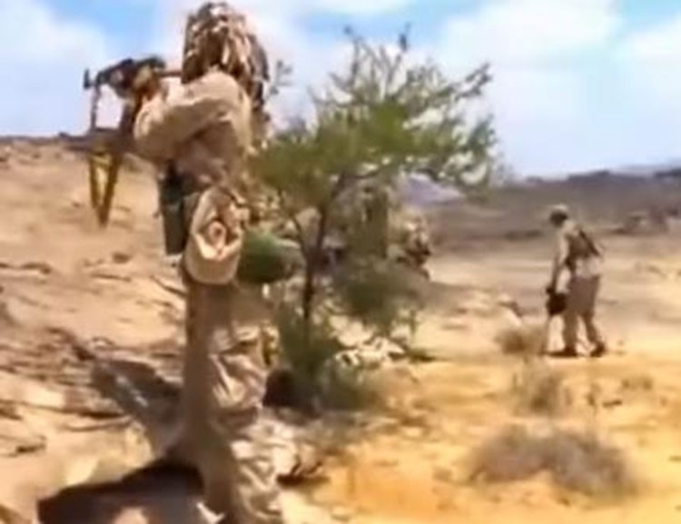 بالفيديو.. حوثيون حاولوا توثيق اقتحامهم الحدود السعودية فانتهت المغامرة بإبادتهم ومقتل المصور
