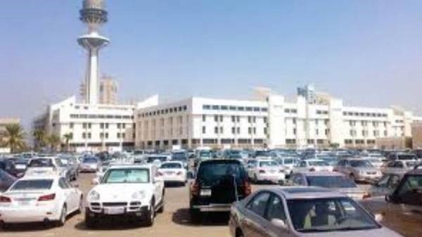 عدم جدوى استخدام المواقف الشرقية لمجمع الوزارات بنظام «الذكية»