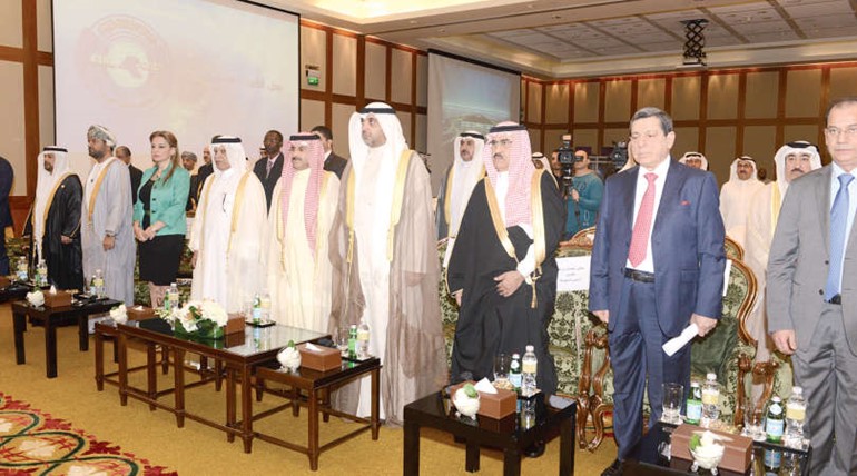 الشيخ محمد العبدالله والشيخ مبارك الدعيج وعبدالله بن فهد الحسين ودفريد ايار في مقدمة الحضور