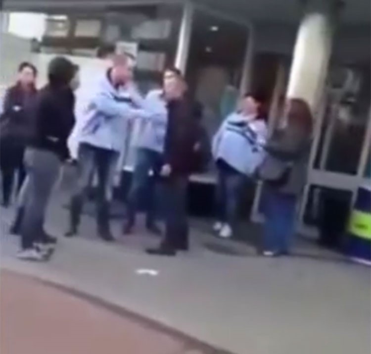 بالفيديو.. شجار عنيف بسبب حليب الأطفال في هولندا