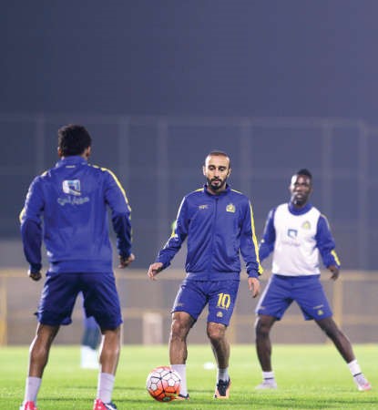 محمد السهلاوي في تدريبات فريقه النصر مساء اول من امس موقع النصر