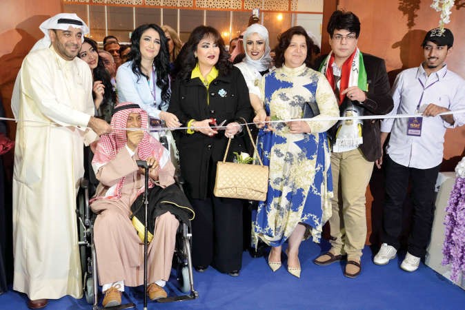 قيس العلي والشيخة امل الحمود وعبدالله الراشد ونجلاء النقي والمديرة الاعلامية لفيوليه نغم القلعاني وقص شريط الافتتاح						شانافاس قاسم﻿