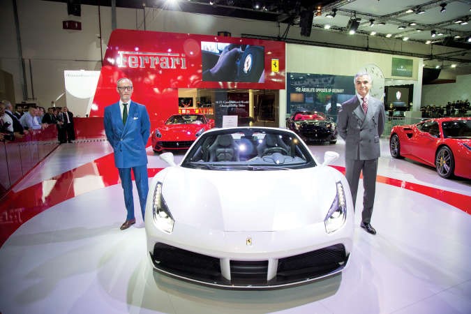 لحظة الكشف عن فيراري 488 سبايدر في معرض دبي الدولي للسيارات﻿