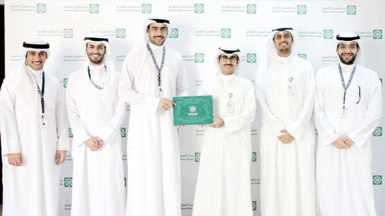 اعضاء النادي وموظفو بيتك يحتفلون بالرعاية﻿