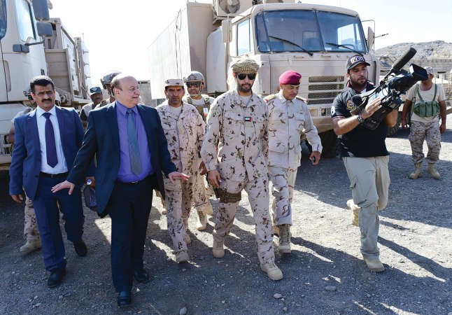 الرئيس اليمني عبدربه منصور هادي خلال تفقده قاعدة العند الجوية بمحافظة لحج امس الاول				افپ﻿
