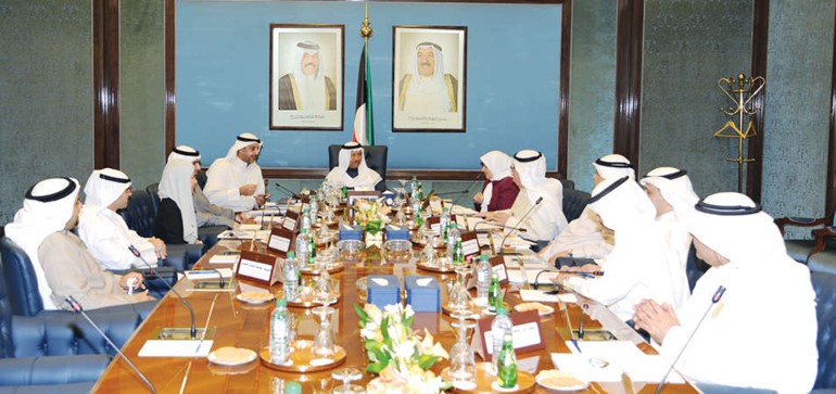 سمو رئيس مجلس الوزراء الشيخ جابر المبارك مترئسا الاجتماع ﻿