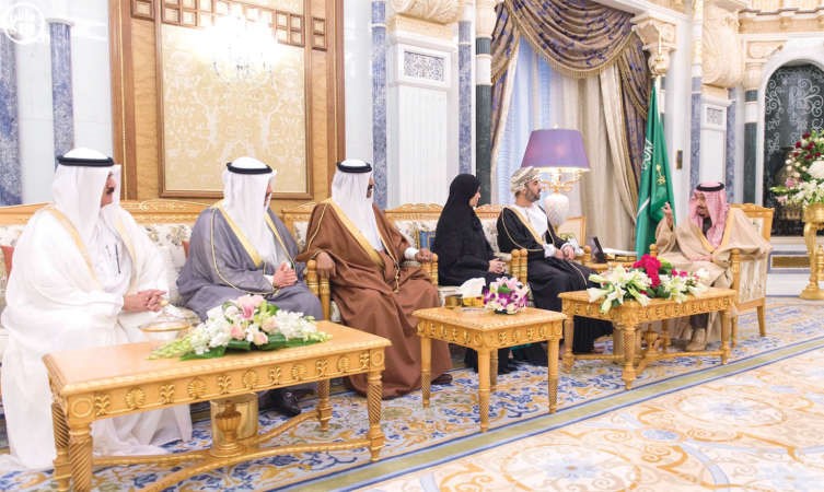 خادم الحرمين الشريفين الملك سلمان بن عبدالعزيز لدى استقباله عددا من رؤساء مجالس الشورى والنواب والوطني والامة في دول مجلس التعاون﻿