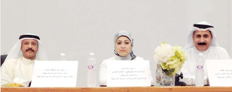 من اليمين دفتحي القلاف ودنهى فرج ودمحمد سليمان ﻿