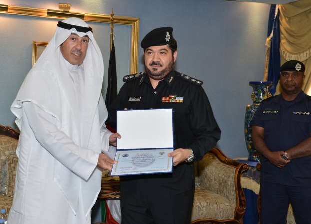 الخالد مكرما العقيد اسكندر عبدالرحمن