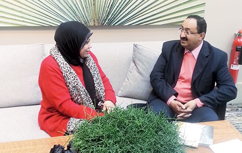 قاسم اليافعي يتحدث للزميلة ليلى الشافعي
