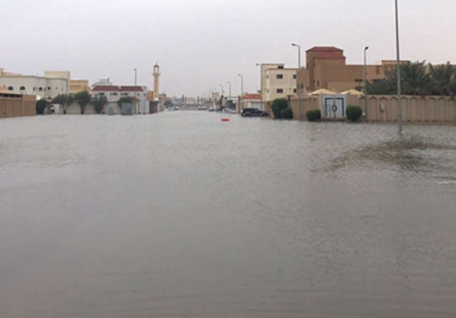 مياه الامطار اغرقت شوارع بريدة﻿