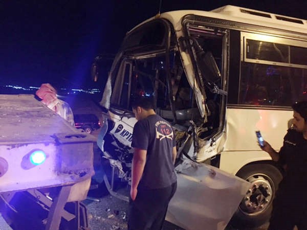 مقدمة الباص تهشمت تماما ﻿