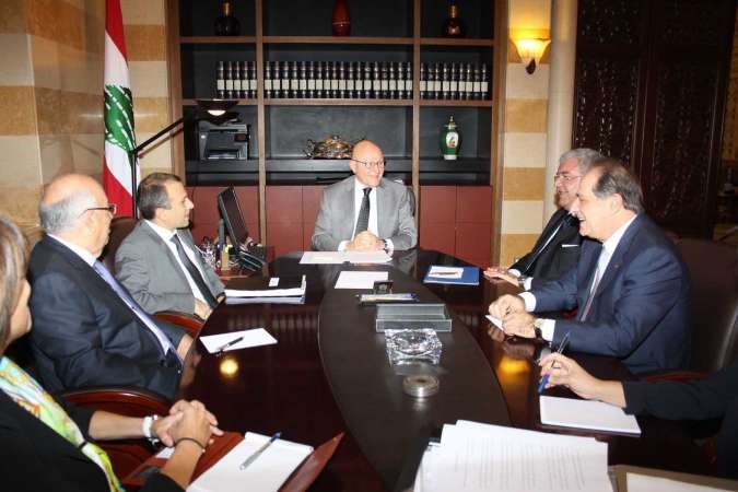 رئيس مجلس الوزراء تمام سلام يتراس في السراي الكبير اجتماعا للجنة الوزارية المكلفة متابعة شؤون اللاجئين السوريين في حضور الوزراء جبران باسيل ونهاد المشنوق ورشيد درباس وسجعان قزي محمود الطويل