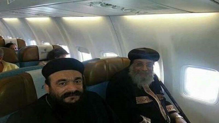 بابا الاقباط تواضروس الثاني في الطائرة متوجها الى القدس﻿