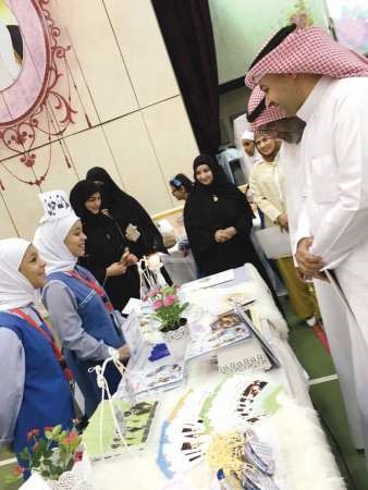 جولة في اركان المعرض