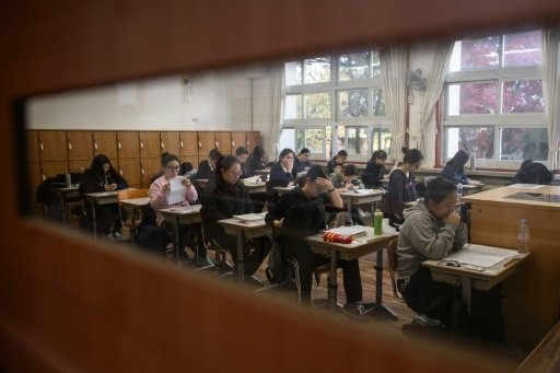 السجن 12 عاما لأستاذ جامعي كوري جنوبي بعدما ارغم طالبا على تناول براز بشري