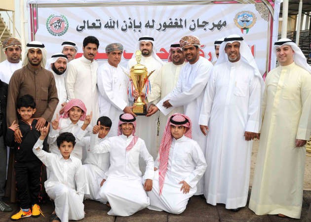عميد اسطبل العتيبي يتسلم كاس حبيب الميل