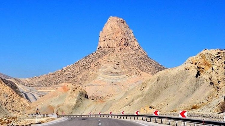 صورة: "جبل يشفي من الإيدز" لامتلاكه خواص مغناطيسية يشعل النار بهشيم الإعلام الإيراني
