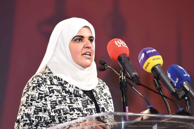 ايمان العوضي تلقي كلمة شركة المشاريع في الافتتاح