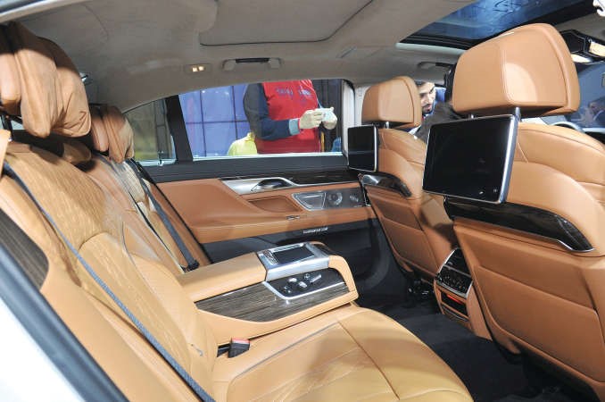 «علي الغانم وأولاده للسيارات» تطلق الجيل السادس من الأيقونة الفاخرة  BMW الفئة السابعة مفهوم جديد للتنقل الفاخر في الكويت