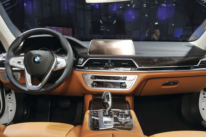 «علي الغانم وأولاده للسيارات» تطلق الجيل السادس من الأيقونة الفاخرة  BMW الفئة السابعة مفهوم جديد للتنقل الفاخر في الكويت