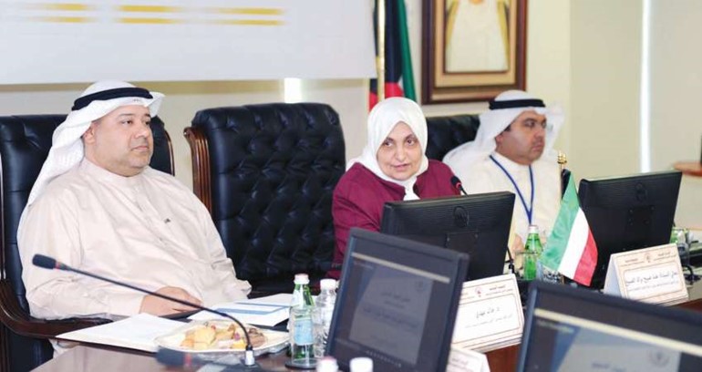 الوزيرة هند الصبيح خلال اللقاء ﻿