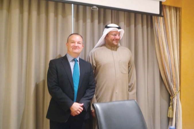 د علي العبيدي والسفير البريطاني ماثيو لودج﻿