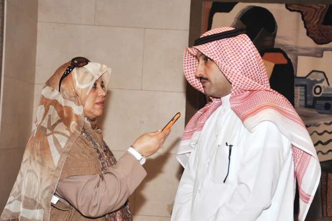 فايز المطيري متحدثا للزميلة هناء السيد ﻿