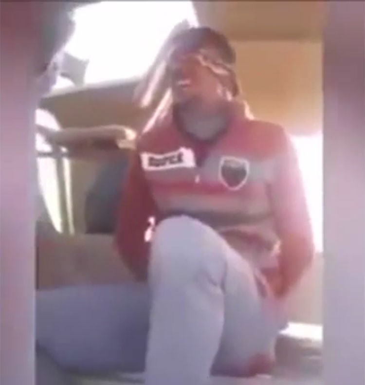 بالفيديو.. داعشي من العراق يبكي وينتحب كالأطفال بعد وقوعه بقبضة الأكراد