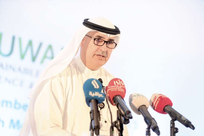 نزار العدساني متحدثا خلال المؤتمر احمد علي