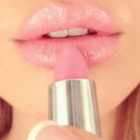 7 خطوات للحصول على شفاهٍ فاتحة
