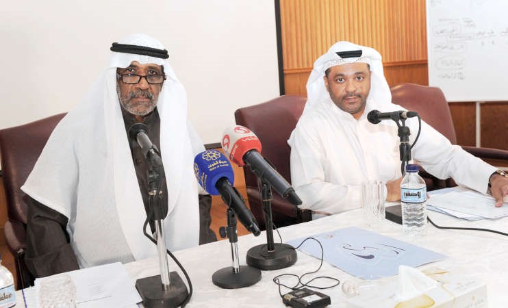 مدير المهرجان صالح الحمر في المؤتمر الصحافي الذي اداره عبدالكريم الهاجري﻿