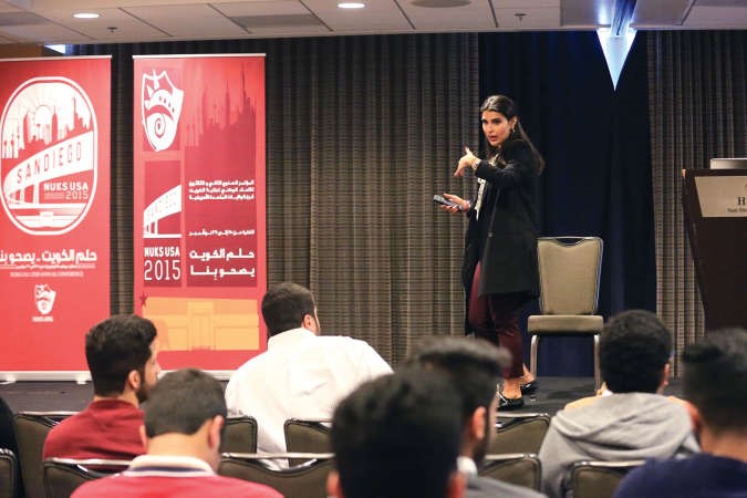 تالا العبدالعالي من بنك برقان اثناء تقديم الورشة