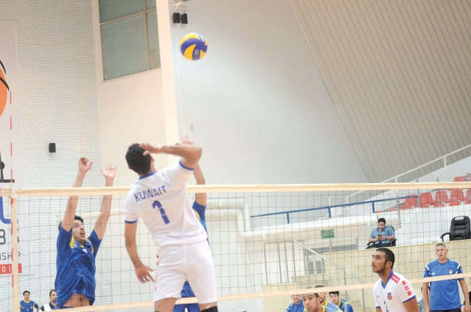 تصويبة ساحقة للاعب الكويت عبدالله محمد