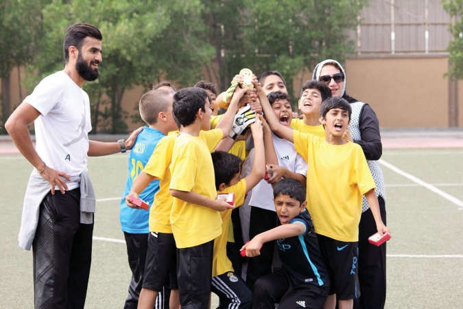 احتفال اللاعبين بكاس البطولة﻿