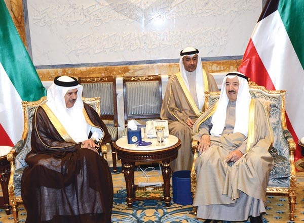 صاحب السمو الامير الشيخ صباح الاحمد مستقبلا دعبداللطيف الزياني