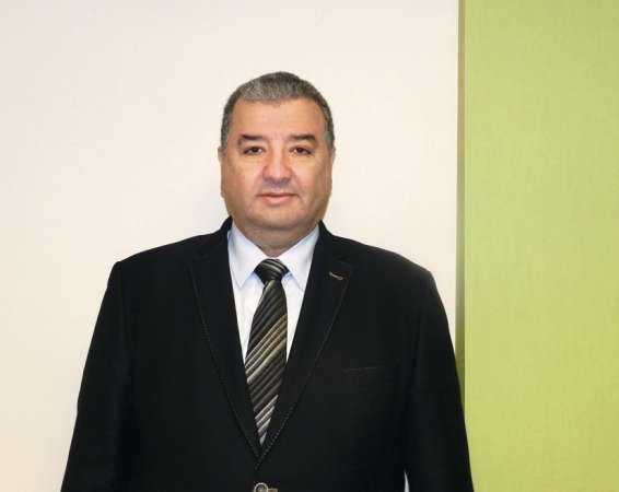 عادل عرفان 