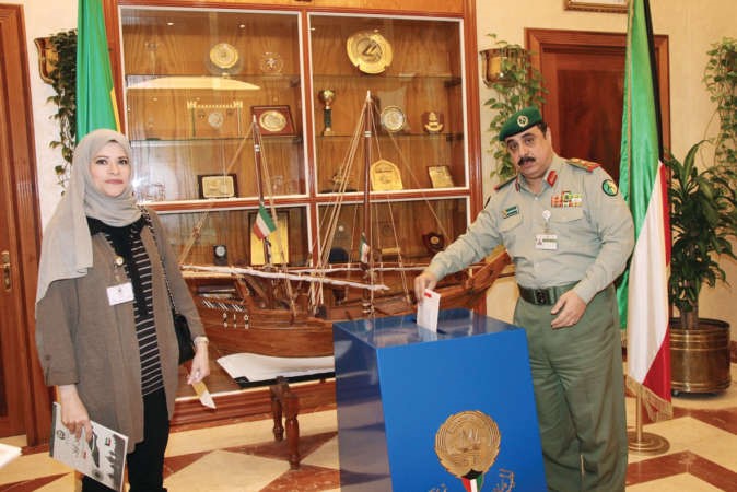 الفريق الركن مهاشم عبدالرزاق الرفاعي يقدم اقرار الذمة المالية الخاص به وتبدو هالة الضويحي