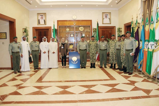 الفريق الركن مهاشم عبدالرزاق الرفاعي واللواء الركن فالح شجاع واللواء جمال الذياب وعدد من قادة وضباط الحرس مع هالة الضويحي وصالح التنيب في مقر الهيئة العامة لمكافحة الفساد