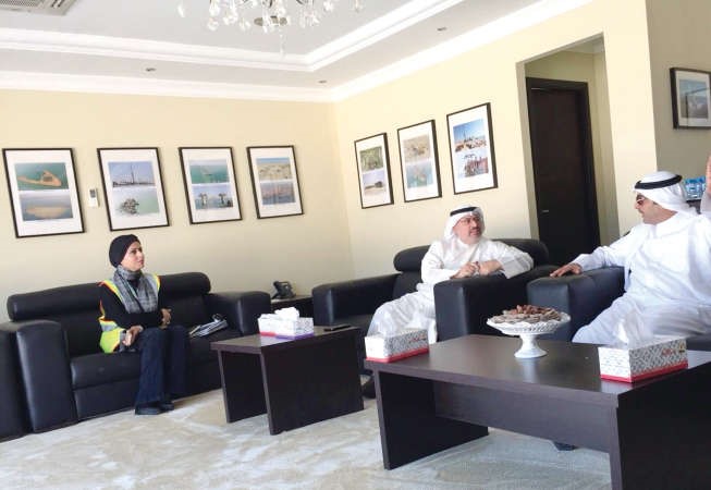 الشيخ احمد المشعل لدى زيارته لمقر جسر جابر وفي استقباله م احمد الحصان ﻿