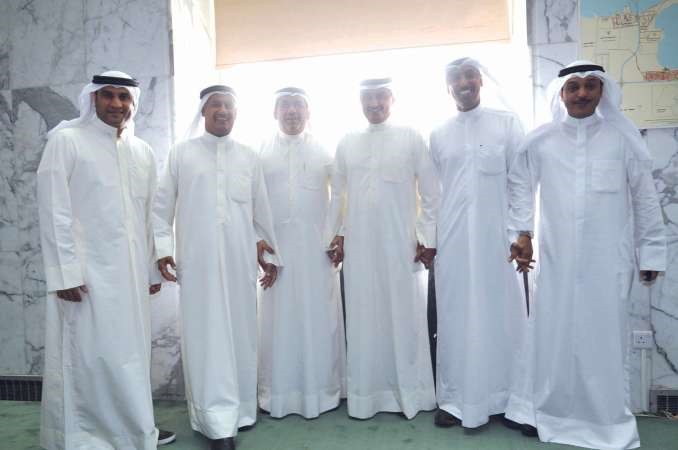 نايف السور ود منصور الخرينج وماحمد المنفوحي ودحسن كمال وعادل الميع وعبدالله الكندري 	﻿