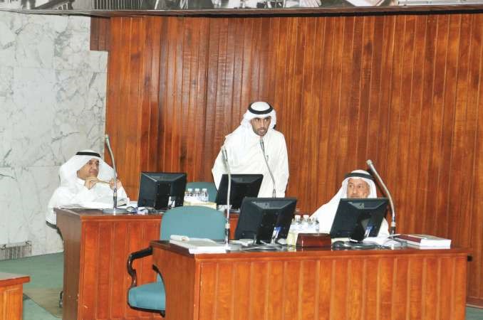دمشاري المطوطح متحدثا ومتابعة من مشعل الجويسري وعادل الميع﻿