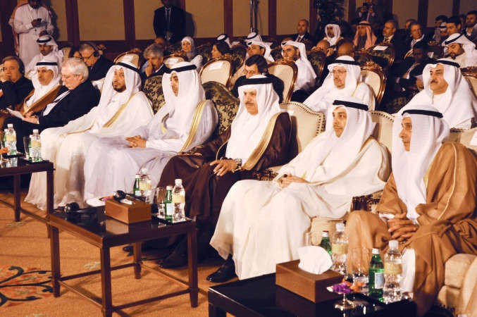 الشيخ محمد العبدالله ود عبدالله المعتوق ود عبداللطيف الزياني ويعقوب الصانع في مقدمة الحضور	 احمد علي﻿
