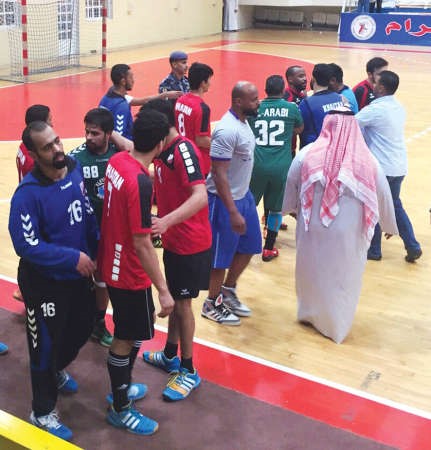 جانب من مشاجرة العربي مع خيطان﻿