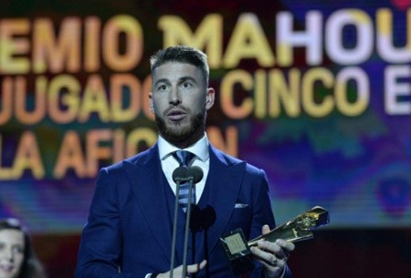 بالصور .. برشلونة ينال نصيب الأسد في حفل توزيع جوائز الليغا