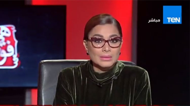 بالفيديو.. اعلامية مصرية تهاجم متصلاً: وأنت مالك أنا قلعت الحجاب ليه 