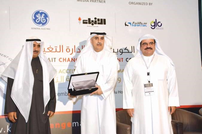 تكريم الرئيس التنفيذي لمؤسسة البترول الكويتية نزار العدساني لمشاركته بالمؤتمر ﻿