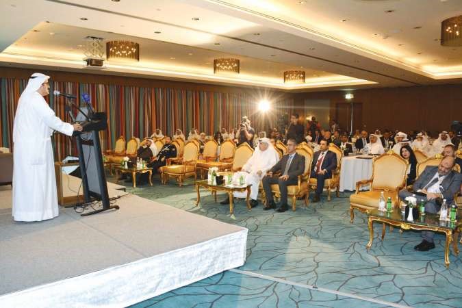 جانب من الحضور الكبير اثناء المؤتمر ويبدو دطارق الدويسان متحدثا ﻿