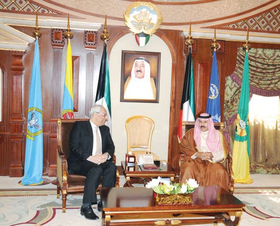 سمو ولي العهد لدى استقباله السفير المصري ياسر عاطف﻿